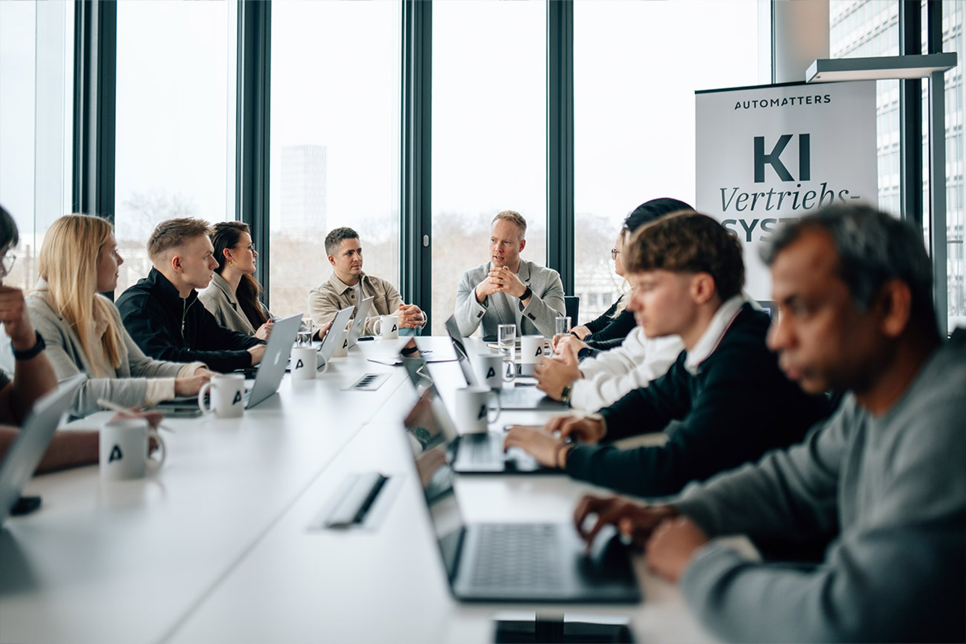 AUTOMATTERS Team bei einer gemeinsamen Besprechung